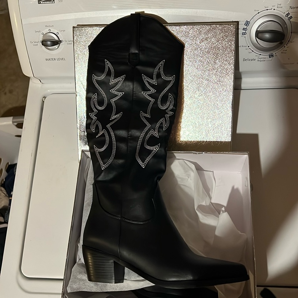 Black knee high cowgirl boots